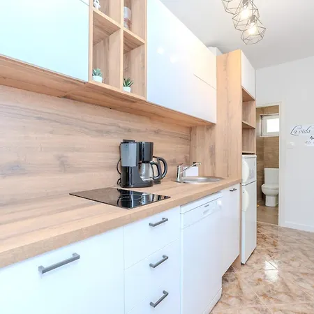 With Parking Space - 22930 Apartman Vir