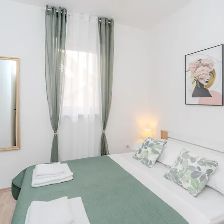With A Parking Space - 22930 Apartment Vir