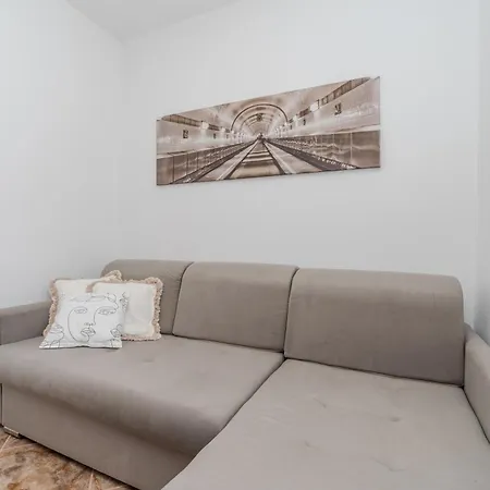 With A Parking Space - 22930 Apartment Vir
