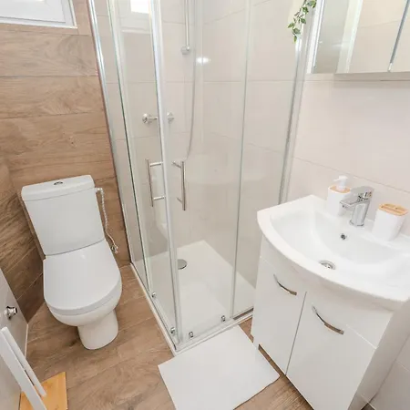 With A Parking Space - 22930 Apartment Vir