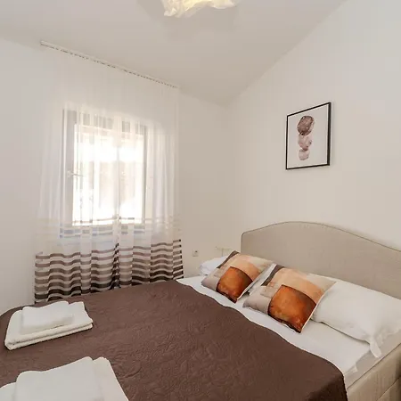 Апартаменты With Parking Space - 22930 Вир