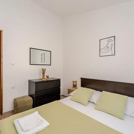 Appartement With Parking Space - 22930