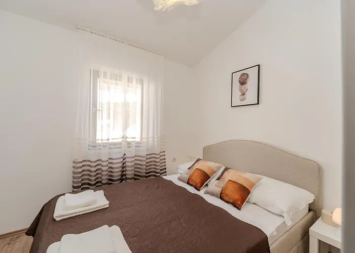 Апартаменты With Parking Space - 22930 Вир